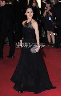 【フォト】上品ドレスのハン・ガイン=釜山映画祭