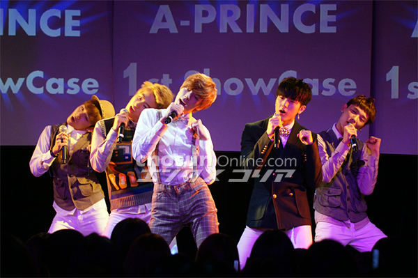 新人ボーイズグループ「A-PRINCE」が東京で初ショーケース開催