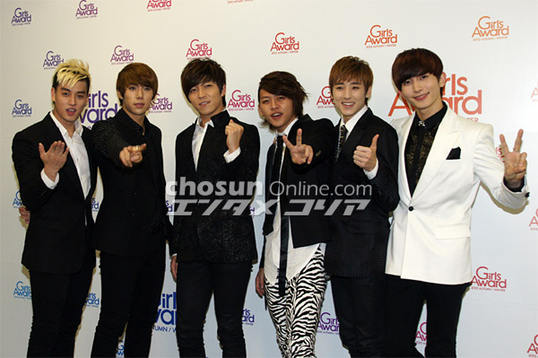 GirlsAwardにU-KISS、MYNAMEが参加、モデルではNanaも
