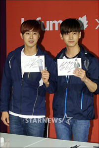 【フォト】東方神起がサイン会