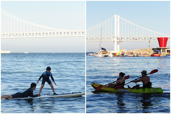（左の写真）父親にサーフィンを習う息子、（右の写真）カヤックに乗って懸命にパドルを漕ぐカップル。