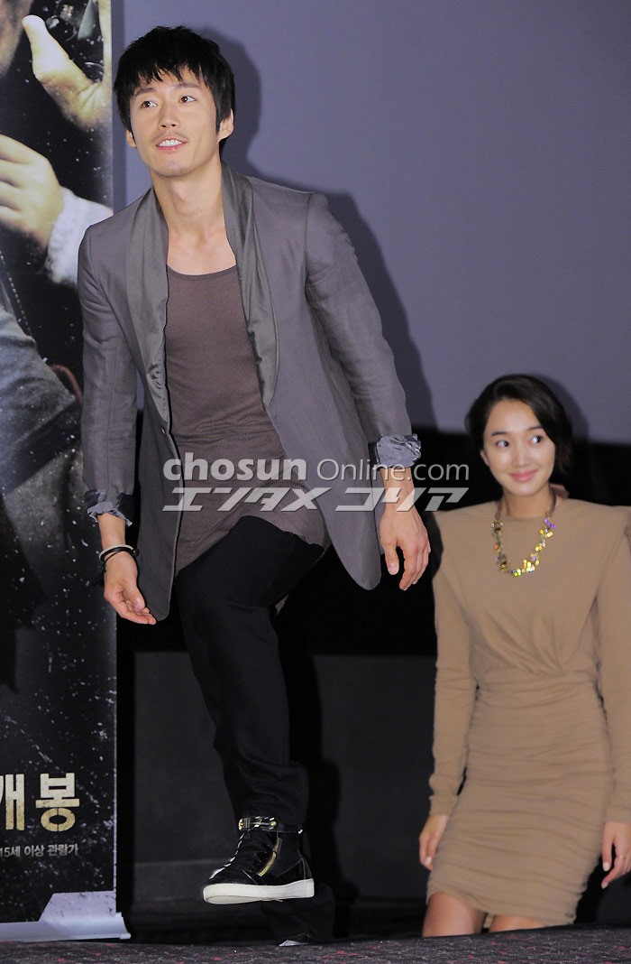 张赫秀爱《流感》vip首映:车仁表李政宰郑宇成车太铉赵显宰池城高俊熙