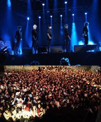MBLAQにメキシコのファン3000人が熱狂