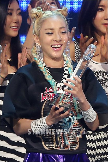 2NE1新曲が1位＝『M Countdown』