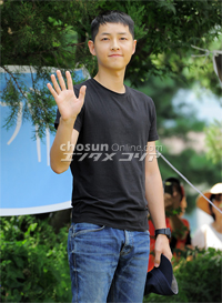 徴兵:ソン・ジュンギ、22師団新兵教育大隊で訓練開始