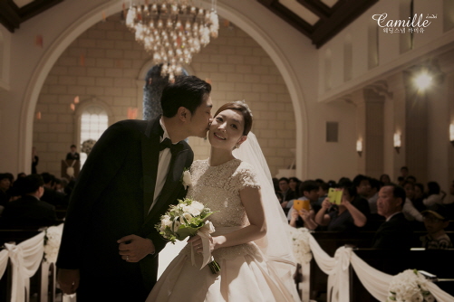 ヨ・ヒョンス＆チョン・ハユン、結婚式の写真公開
