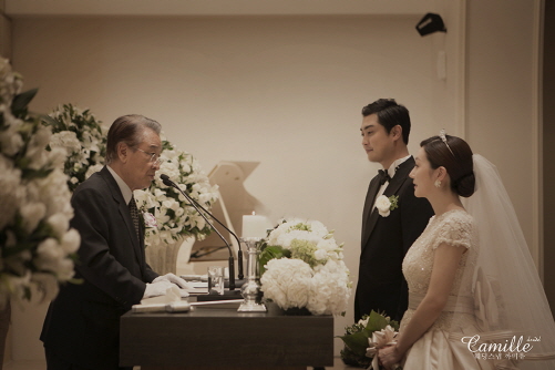 ヨ・ヒョンス＆チョン・ハユン、結婚式の写真公開