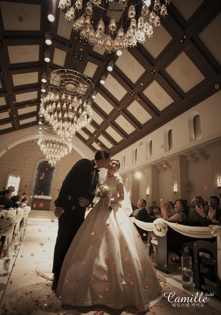 ヨ・ヒョンス＆チョン・ハユン、結婚式の写真公開