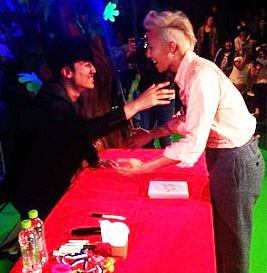 G-DRAGON、V.Iのサイン会に現る！