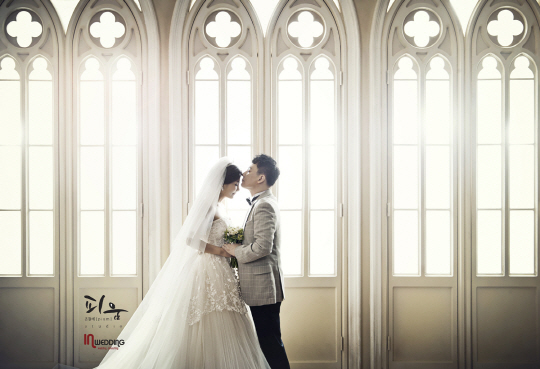 ヒョン・ジニョン夫妻、10月22日挙式