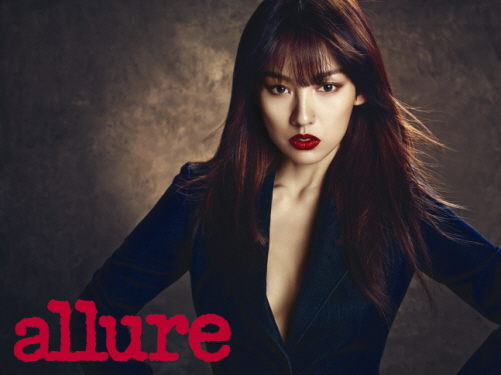 イ・ヒョリ「allure KOREA」グラビア