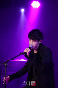 【フォト】熱唱するチョン・ジュニョン