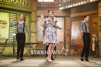 【フォト】熱唱するIU