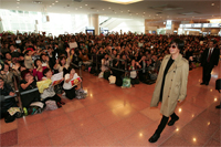 ヨン様&キム・ヒョンジュン訪日、空港にファン5000人