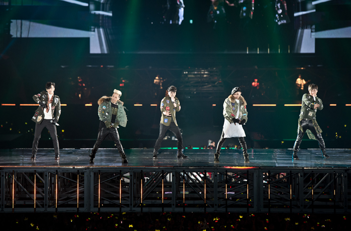 BIGBANG、東京ドーム公演でサンタに！