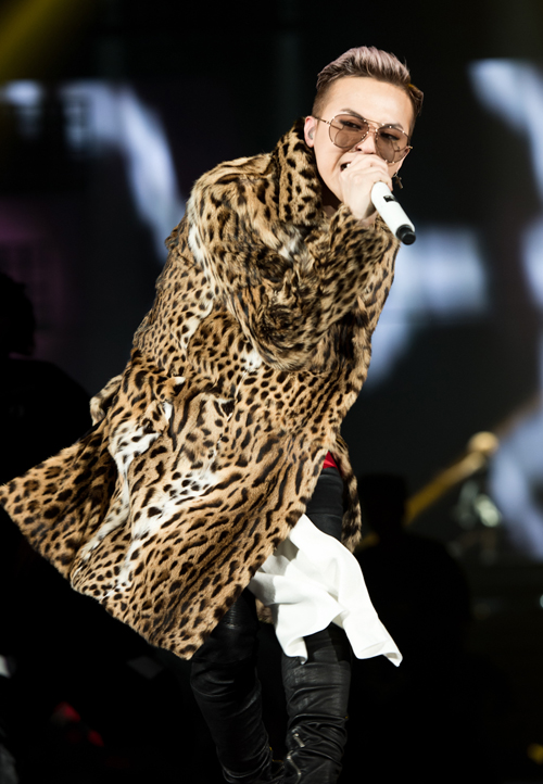 BIGBANG、東京ドーム公演でサンタに！