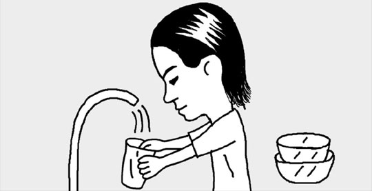 オレンジの皮でコップをきれいに