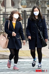 PM2.5対策、マスクをする市民たち