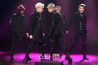 【フォト】熱唱する100％