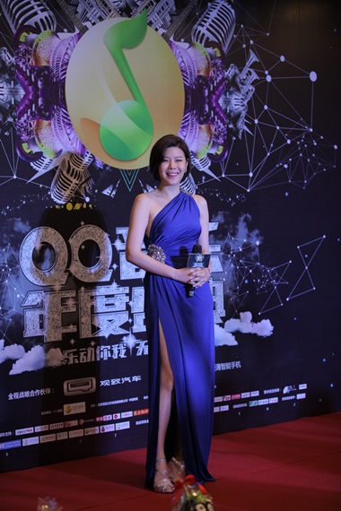 Lyn、中国の授賞式で主題歌を熱唱＝『星から来たあなた』