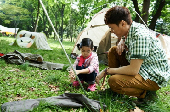 TABLO＆娘ハルちゃん、アウトドアブランドのモデルに