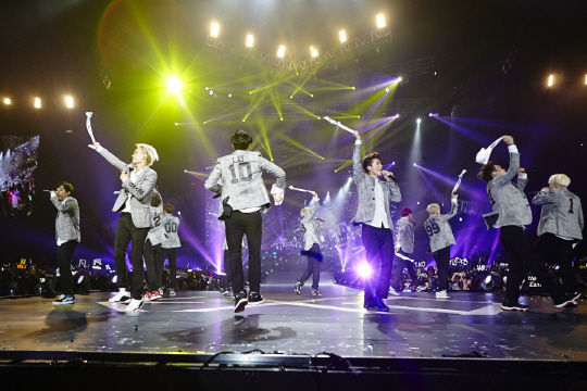 EXO中国公演、ファン1万人が熱狂