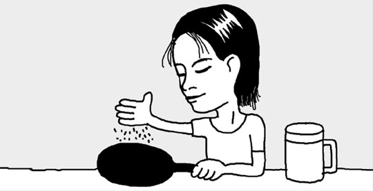 コーヒーかすでフライパンをきれいに