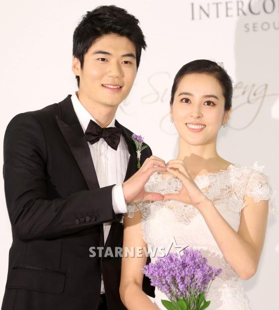 ハン・ヘジン夫妻、結婚式のご祝儀を寄付