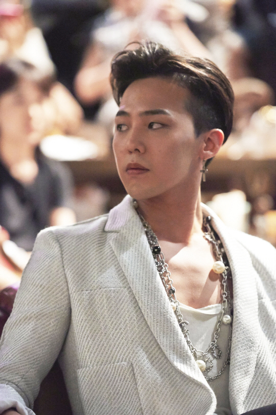 G-DRAGON、東京でシャネルのショーに出席
