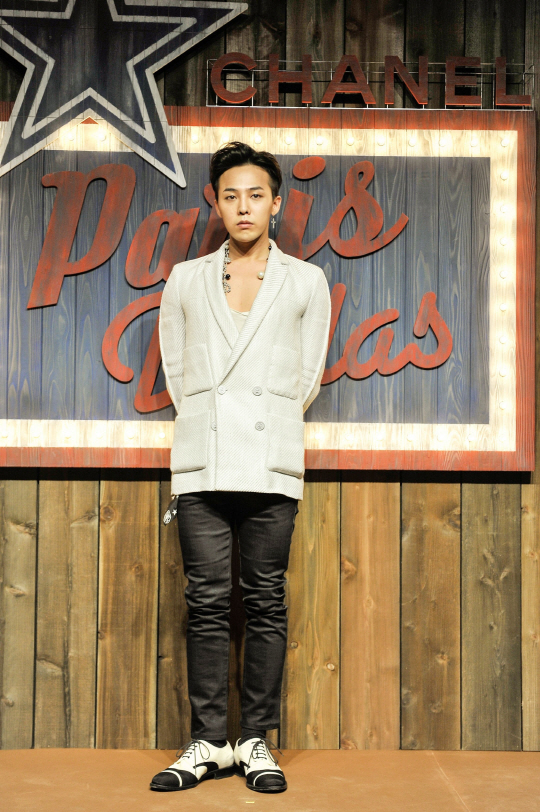 G-DRAGON、東京でシャネルのショーに出席