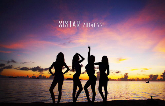 SISTAR、抜群のボディーライン披露