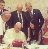 BoA、昼食会でローマ法王と対面