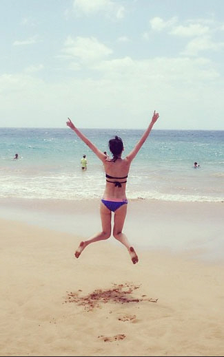 ハワイでオフ中のヘバク、ビキニ姿披露