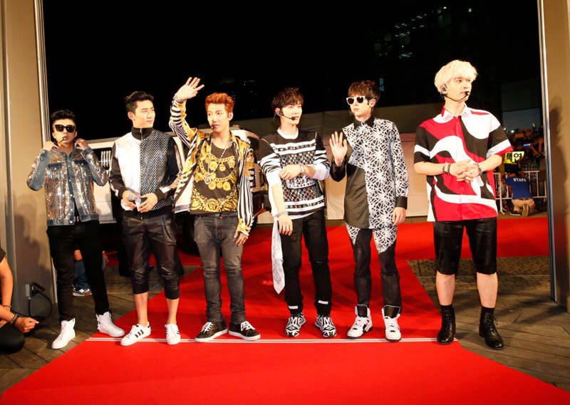 2PM、東京でゲリラライブ開催