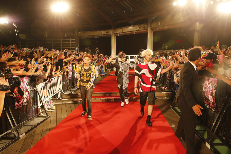 2PM、東京でゲリラライブ開催
