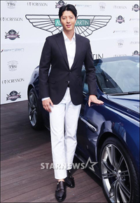 【フォト】アストンマーチンのイベントに出席したイ・ドンゴン