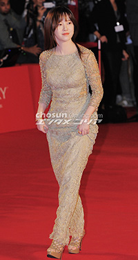 【フォト】上品ドレスのク・ヘソン=釜山映画祭