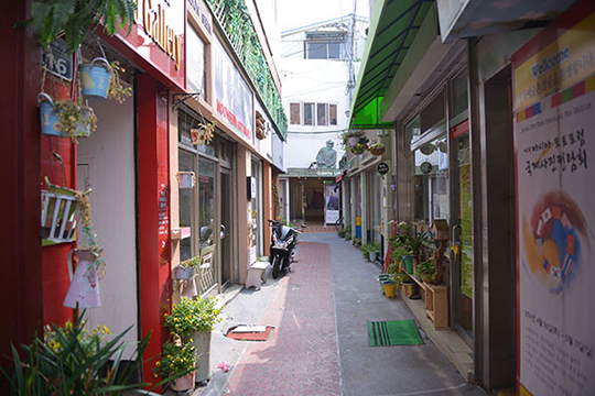 「倉洞芸術村」