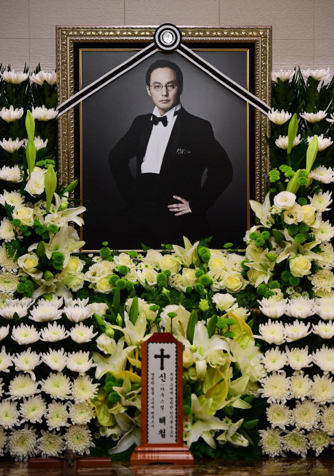 悲しみに暮れるシン・ヘチョルさん遺族