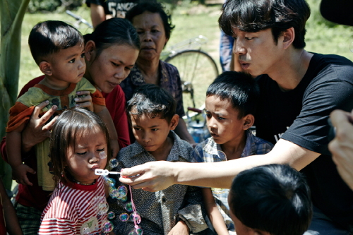 コン・ユ、ユニセフ児童権利特別代表としてカンボジアへ