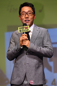 【フォト】記者懇談会に臨むキム・ジェドン