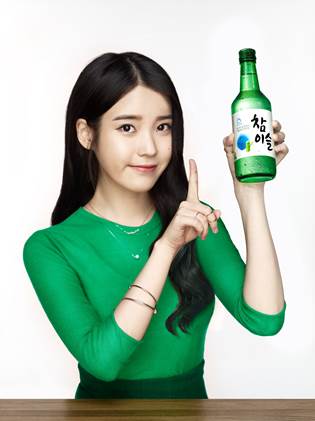 IU、焼酎のイメキャラに