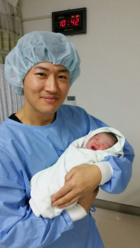 パク・チホン、22日誕生の娘公開