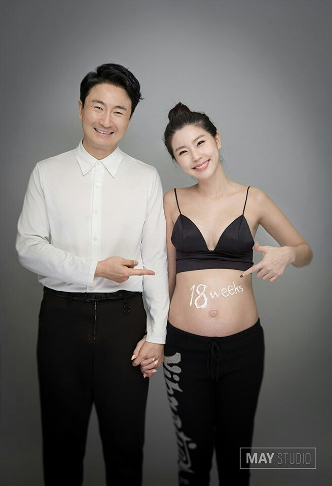 妊娠20週イ・ユンミ、夫とアツアツ2ショット