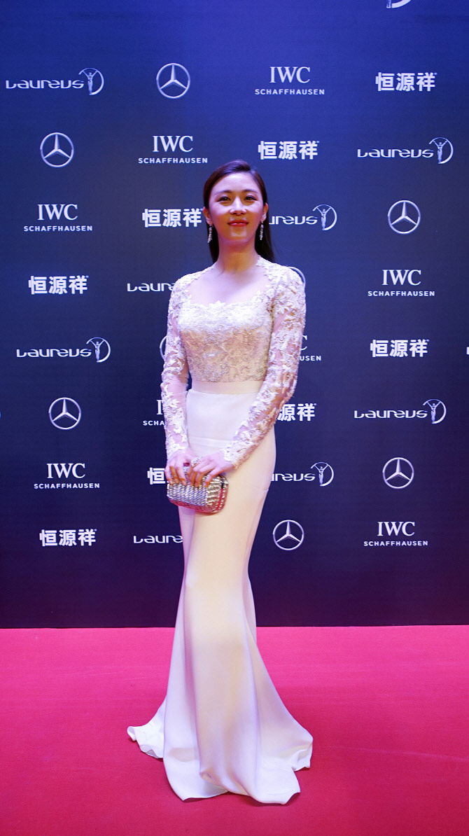 上品ドレスのハ・ジウォン、中国で注目浴びる