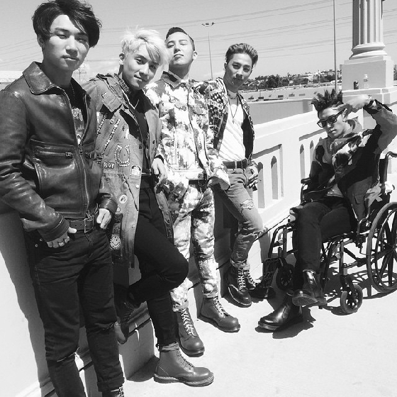 BIGBANG、5人そろってポーズ