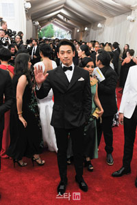 【フォト】RAIN、米「Met Gala」出席