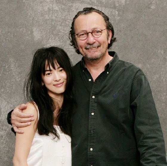 ソン・ヘギョ、ファッション写真界の巨匠と2ショット