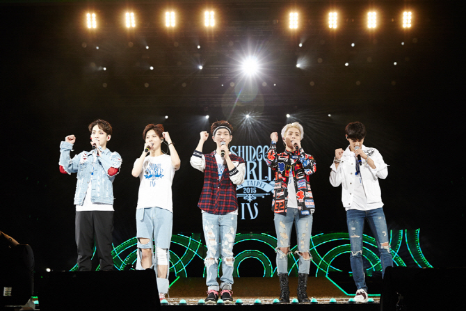 SHINeeが台湾コンサートで観客魅了