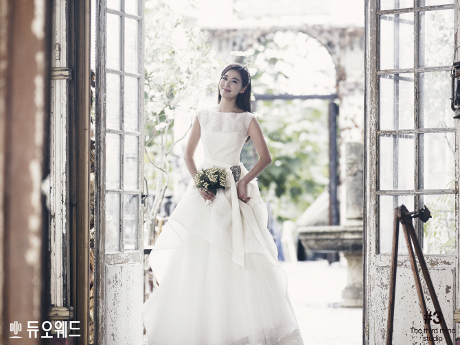 イ・ソヨン、ウエディング写真公開